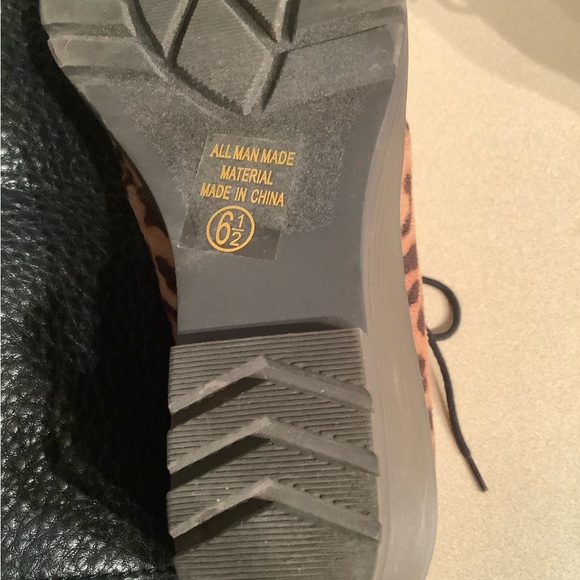 Leopard print wedge bootie - Picture 2 of 2